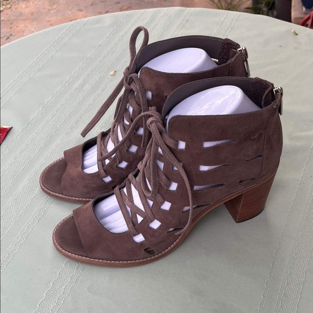 Vince Camuto Brown Suede Lace-Up Cutout Block Heel Sandals Size 9